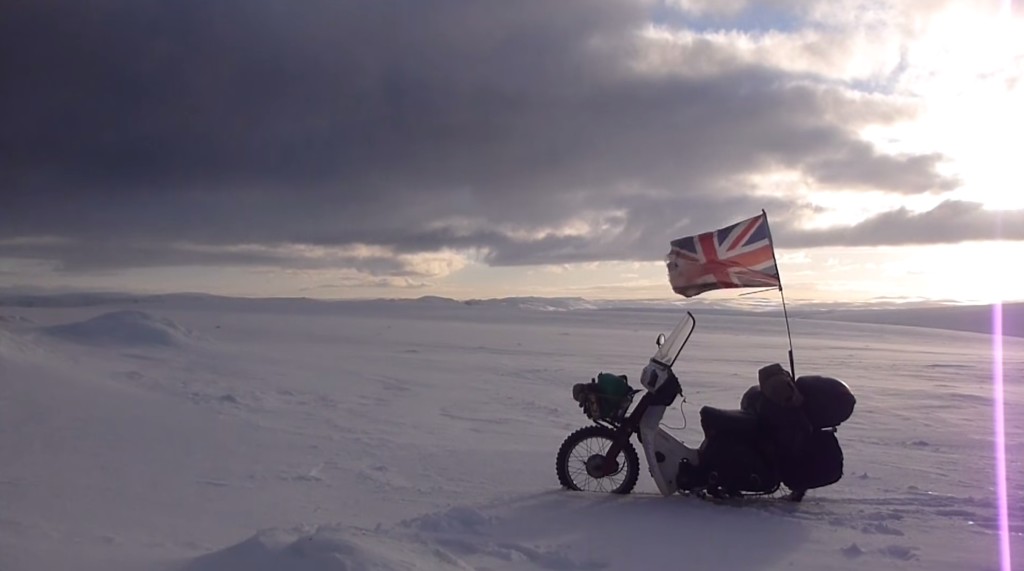 スーパーカブの魅力に取りつかれた外国人が、冬の北極圏を旅する美しい映像！！