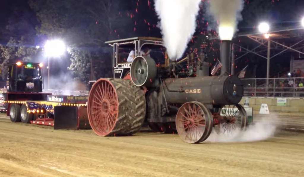100年以上前に活躍した蒸気機関の農業用トラクター。その迫力に胸が熱くなる！！