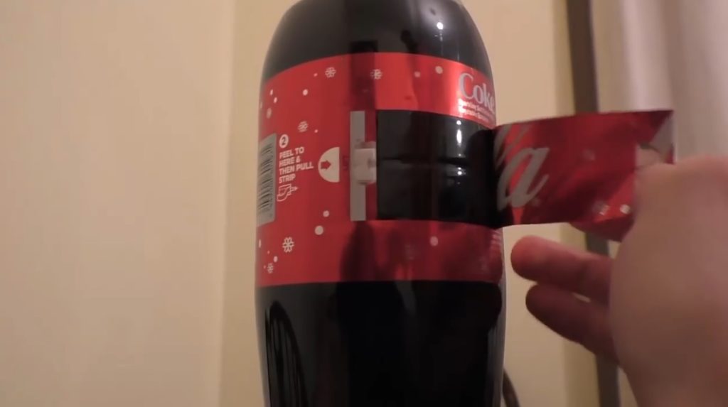発想が天才的！コカ・コーラのペットボトルの「遊び心」溢れる仕掛けにびっくり！！