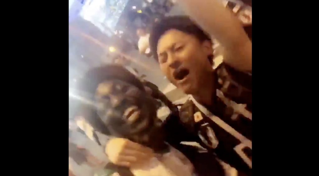 W杯の試合後、日本とセネガルのサポーターが「ワンピース」の主題歌を熱唱し握手を交わして交流する動画が話題に！