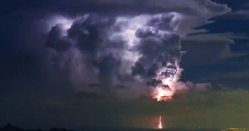 【鳥肌】ラピュタの「龍の巣」と話題になった関東北部の雷雲のタイムラプス映像が公開！どんどん成長する様子に鳥肌！