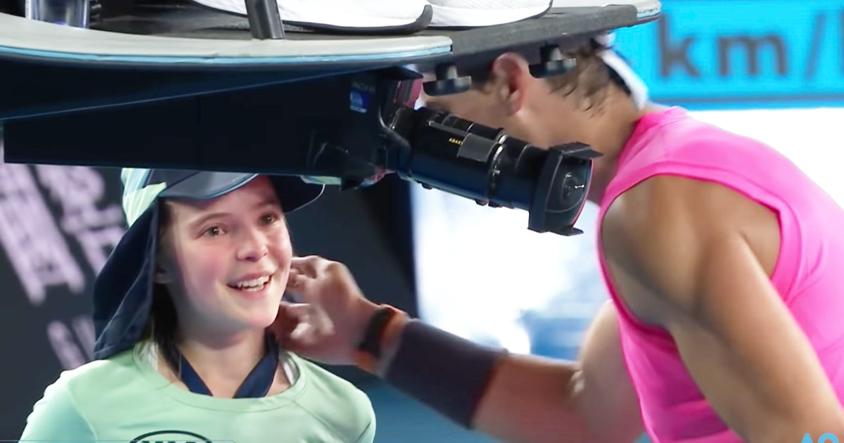 【神対応】テニス世界ランク1位のナダル選手、誤ってボールを直撃させてしまった少女への対応がイケメンすぎて大歓声！