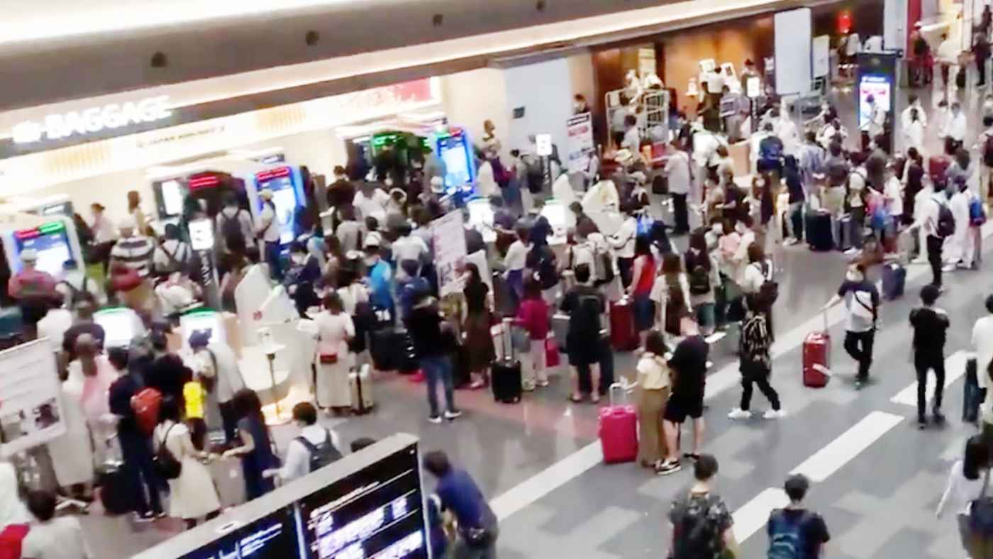 連休初日で地方に向かう人で羽田空港が大混雑！「嬉しい」「2週間後どうなるんだろう」など様々な声！
