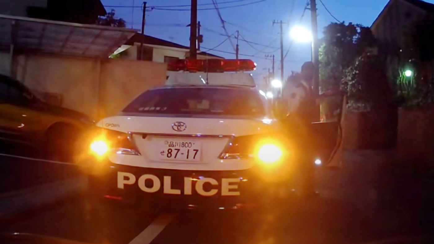 田園調布警察の無灯火のパトカーに猛烈パッシングで注意してみた動画が話題に！